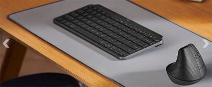 Logitech Lift | Ergonomische Draadloze Muis | Rechtshandig | RF + Bluetooth | 4000 DPI | Grafiet - Matmuis - Matmuis