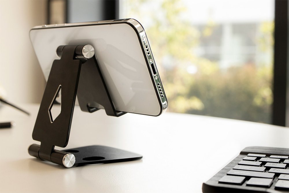 Mobiparts Phone Stand | Verstelbare Telefoonhouder van Metaal | Maat M - Matmuis - Matmuis