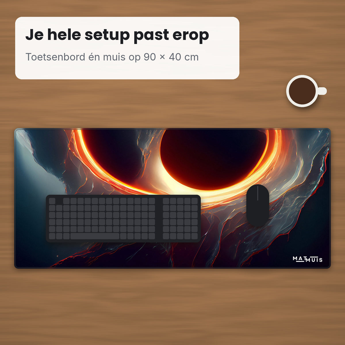 XXL muismat Space Planet Black Hole op bureau met toetsenbord en muis