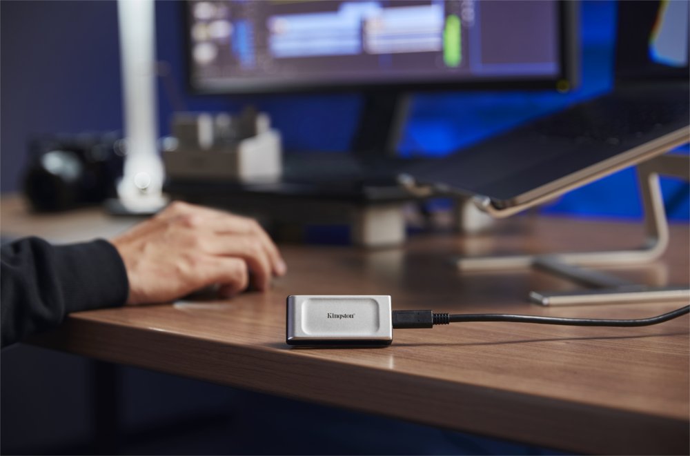 Kingston XS2000 | Externe SSD | 2000GB | USB 3.2 Gen 2x2 | Compact & Snel | Zilver/Zwart - Matmuis