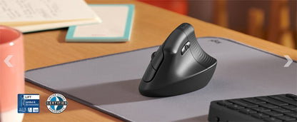 Logitech Lift | Ergonomische Draadloze Muis | Rechtshandig | RF + Bluetooth | 4000 DPI | Grafiet - Matmuis - Matmuis