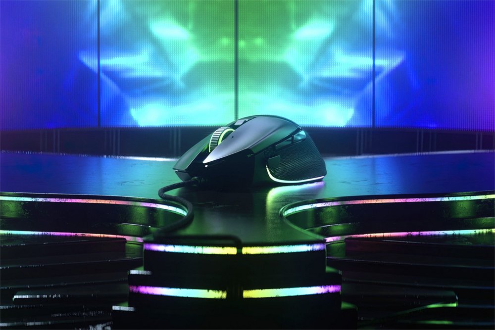 Razer Basilisk V3 | Bekabelde Gaming Muis | Rechtshandig | USB-A | 26000 DPI | Zwart - Matmuis