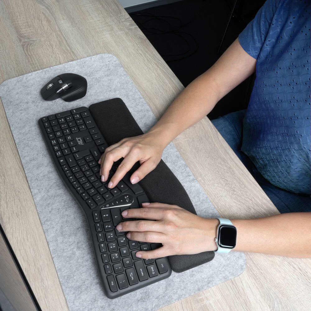 ACT AC5450 | Ergonomisch draadloos toetsenbord | Bluetooth + USB-A | Multi-Connect | Polssteun | QWERTY US | Donkergrijs
